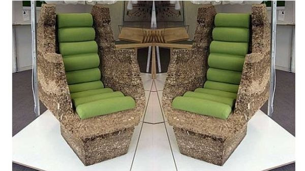 7. Ghế làm từ rác Craig McPherson đã sử dụng rác trong vườn vào những thiết kế nội thất của mình . Với chiếc ghế này, nhà thiết kế đã gom rác từ mà mọi người thường đổ phía sau cây cối trong vườn đồng thời sử dụng chất liệu cao su kết dính có khả năng chống chịu tốt nhằm tạo độ êm cho ghế.