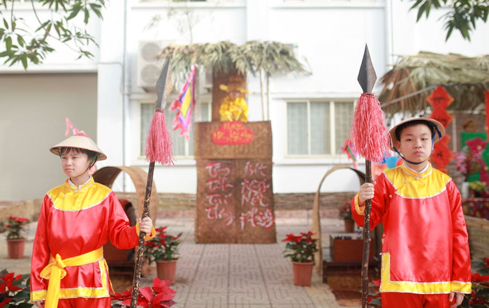 Hội xuân 2019 của trường Việt - Úc đã tái hiện không gian trường thi xưa gồm: lều, chõng, chòi canh... cùng lính canh, quan trường...