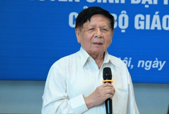 Theo Phó giáo sư Trần Xuân Nhĩ, để có được giáo dục tốt thì trước tiên lương của giáo viên phải tương xứng để họ làm đúng, toàn tâm toàn ý cống hiến cho ngành. (Ảnh: Thùy Linh) Theo Phó giáo sư Trần Xuân Nhĩ, để có được giáo dục tốt thì trước tiên lương của giáo viên phải tương xứng để họ làm đúng, toàn tâm toàn ý cống hiến cho ngành. (Ảnh: Thùy Linh)