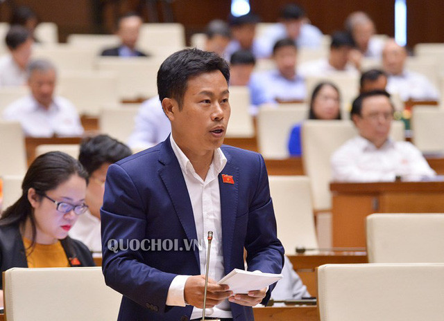 Thứ trưởng Bộ Lao động Thương binh và Xã hội - Lê Quân thông tin, không phải ngành nghề nào cũng cần đến trình độ cao đẳng, do đó hệ trung cấp thực hành tốt, các em học vẫn có việc làm tốt. (Ảnh: quochoi.vn) Thứ trưởng Bộ Lao động Thương binh và Xã hội - Lê Quân thông tin, không phải ngành nghề nào cũng cần đến trình độ cao đẳng, do đó hệ trung cấp thực hành tốt, các em học vẫn có việc làm tốt. (Ảnh: quochoi.vn)