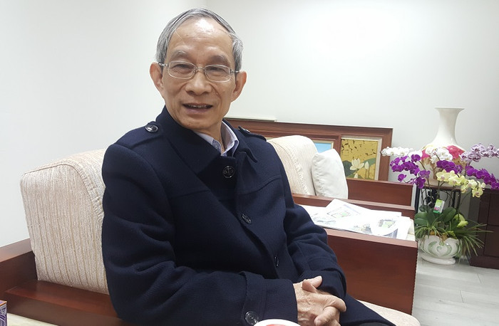 Theo thầy Nguyễn Xuân Khang, bằng tốt nghiệp đã là chứng chỉ hành nghề cho giáo viên rồi do đó không nên có thêm chứng chỉ hành nghề nữa, tránh rườm rà, hình thức, tiêu cực. (Ảnh: Thùy Linh) Theo thầy Nguyễn Xuân Khang, bằng tốt nghiệp đã là chứng chỉ hành nghề cho giáo viên rồi do đó không nên có thêm chứng chỉ hành nghề nữa, tránh rườm rà, hình thức, tiêu cực. (Ảnh: Thùy Linh)