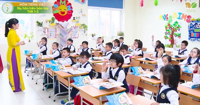 Theo Phó giáo sư Nguyễn Thị Ngân Hoa, Chính phủ cũng cần xem xét và hỗ trợ lĩnh vực giáo dục ngoài công lập ở mức độ hợp lý, bình đẳng với các lĩnh vực đầu tư khác (Ảnh: Trường Trường Tiểu học và Trung học cơ sở Victoria Thăng Long) Theo Phó giáo sư Nguyễn Thị Ngân Hoa, Chính phủ cũng cần xem xét và hỗ trợ lĩnh vực giáo dục ngoài công lập ở mức độ hợp lý, bình đẳng với các lĩnh vực đầu tư khác (Ảnh: Trường Trường Tiểu học và Trung học cơ sở Victoria Thăng Long)