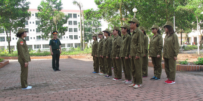 Từ 1/7, giáo dục quốc phòng và an ninh sẽ là môn học chính khóa đối với học sinh sinh viên với bốn học phần có tổng thời lượng 165 tiết. (Ảnh minh họa: VNU) Từ 1/7, giáo dục quốc phòng và an ninh sẽ là môn học chính khóa đối với học sinh sinh viên với bốn học phần có tổng thời lượng 165 tiết. (Ảnh minh họa: VNU)