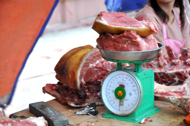 Thị bê năm nay giảm hơn so với năm trước, mỗi kg thịt bê dao động từ 200.000 – 270.000 đồng.