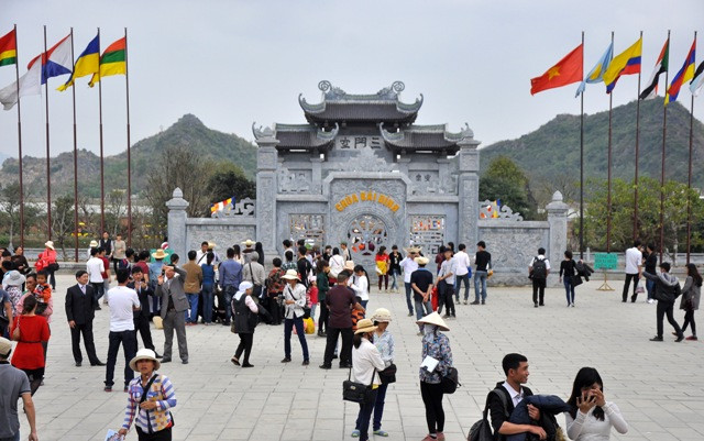 Chùa Bái Đính là điểm hành hương, thăm quan hấp dẫn những ngày Xuân.