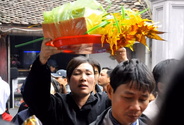 Để cầu mong được bình an, may mắn, thành công… trong năm mới.