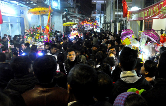 Lễ rước “ông Lợn” là một nét văn hóa đặc sắc của người Việt ở La Phù. Đây được coi là lễ rước “ông Lợn” lớn nhất cả nước.