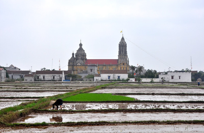 Vụ Đông Xuân bắt đầu thứ tháng 1 đến tháng 5 âm lịch. Chính vì vậy, từ những ngày mùng 4 tết Nguyên đán đã có nhiều người nông dân xuống đồng làm ruộng để kịp mùa vụ. Vụ Đông Xuân bắt đầu thứ tháng 1 đến tháng 5 âm lịch. Chính vì vậy, từ những ngày mùng 4 tết Nguyên đán đã có nhiều người nông dân xuống đồng làm ruộng để kịp mùa vụ.