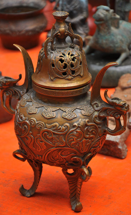 Chiếc lưu hương đồng cổ Chiếc lưu hương đồng cổ