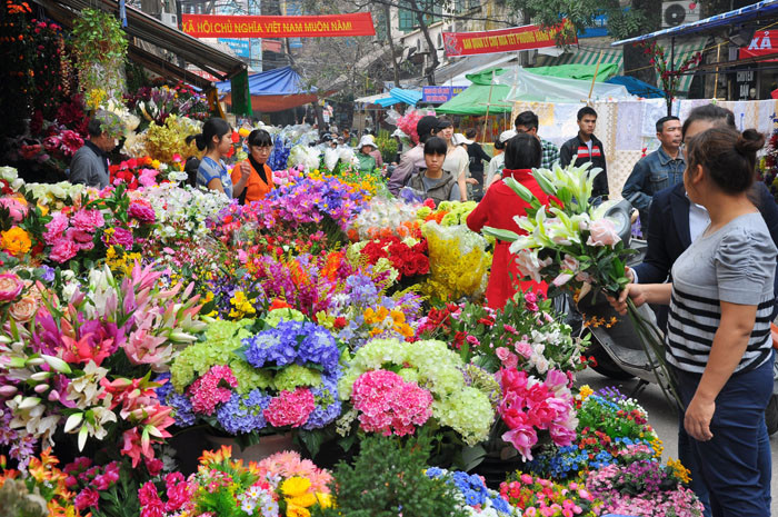 Những quầy hoa nhựa, hoa vải lung linh Những quầy hoa nhựa, hoa vải lung linh