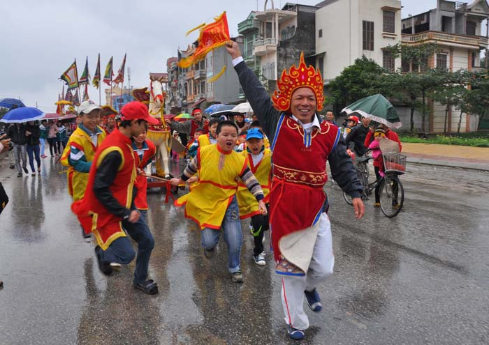 Đoàn rước ngựa sôi động và đầy hào hứng của một ngày hội lớn. Đoàn rước ngựa sôi động và đầy hào hứng của một ngày hội lớn.