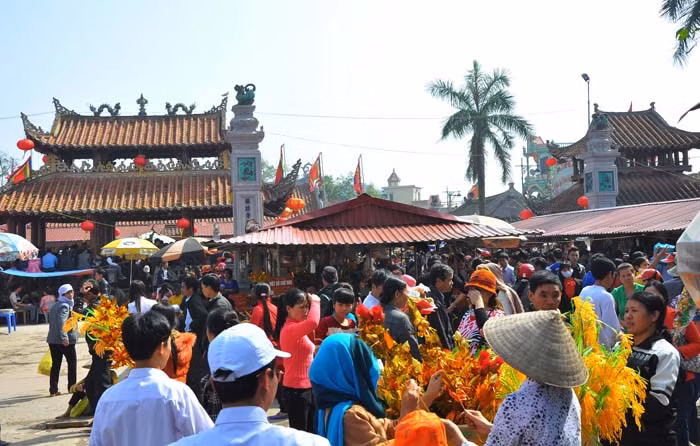 Cổng trước Phủ Chính