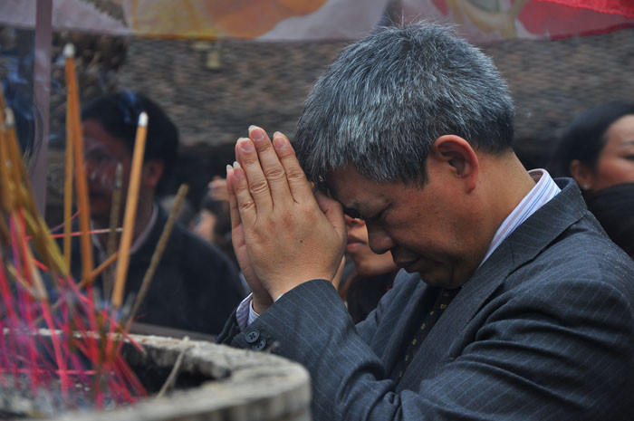 Thành kính chắp tay cầu khấn năm mới an lành, may mắn và thành công. Thành kính chắp tay cầu khấn năm mới an lành, may mắn và thành công.