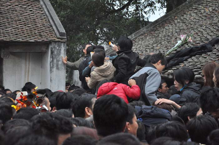 Bắt đầu phát Ấn cũng là lúc bắt đầu mọi thứ ở khu vực xếp hàng nhận ấn bị đảo lộn Bắt đầu phát Ấn cũng là lúc bắt đầu mọi thứ ở khu vực xếp hàng nhận ấn bị đảo lộn