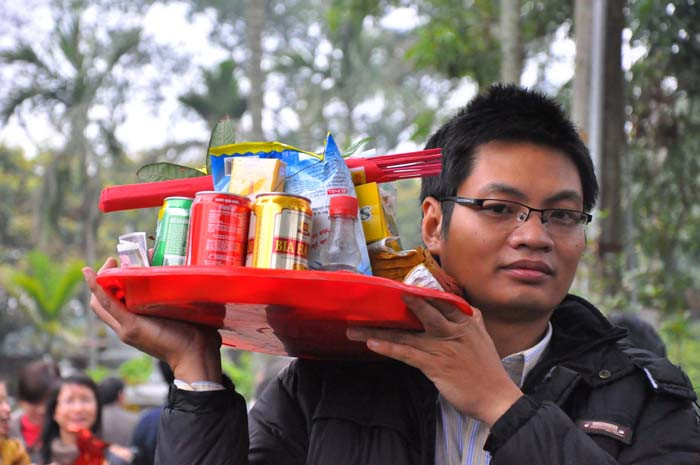 Lễ phát ấn sẽ diễn ra từ ngày 15 tới ngày 18, người dân về đây thắp hương cầu may trong dịp đầu năm. Lễ phát ấn sẽ diễn ra từ ngày 15 tới ngày 18, người dân về đây thắp hương cầu may trong dịp đầu năm.