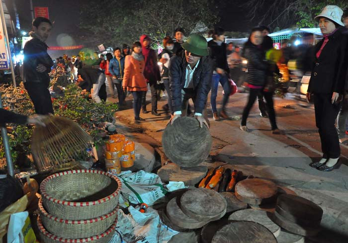 Hay những gian hàng bán thúng, thớt Hay những gian hàng bán thúng, thớt