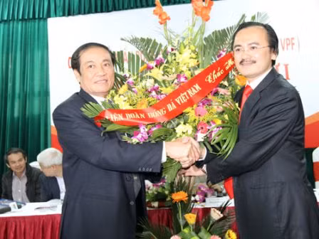 Mối lương duyên "cơm không lành, canh không ngọt" giữa VFF và VPF