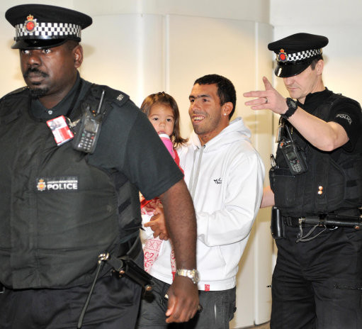 Việc mang theo vợ, con đi theo thì có khả năng tiền đạo này sẽ thi đấu cho CLB chủ quản nốt mùa giải còn lại. Việc mang theo vợ, con đi theo thì có khả năng tiền đạo này sẽ thi đấu cho CLB chủ quản nốt mùa giải còn lại.