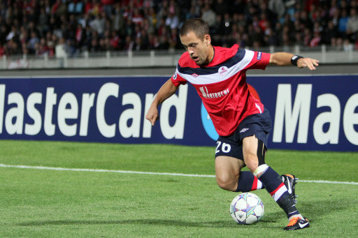 Đến hè này, Joe Cole sẽ trở lại CLB Liverpool bởi thời gian cho Lille mượn tiền vệ 29 tuổi đã hết. Tuy nhiên, sự xuất hiện của Charlie Adam, Jordan Henderson, Stewart Downing ở Liverpool sẽ khiến tương lai của tuyển thủ người Anh trở nên rất mờ mịt. Đến hè này, Joe Cole sẽ trở lại CLB Liverpool bởi thời gian cho Lille mượn tiền vệ 29 tuổi đã hết. Tuy nhiên, sự xuất hiện của Charlie Adam, Jordan Henderson, Stewart Downing ở Liverpool sẽ khiến tương lai của tuyển thủ người Anh trở nên rất mờ mịt.