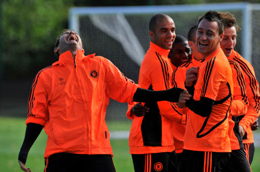 Ai cũng biết, ở sân cỏ thì Frank Lampard và John Terry là đồng đội với nhau. Nhưng sẽ ít người biết họ còn có mối quan hệ rất thân thiết khác nữa… Ai cũng biết, ở sân cỏ thì Frank Lampard và John Terry là đồng đội với nhau. Nhưng sẽ ít người biết họ còn có mối quan hệ rất thân thiết khác nữa…