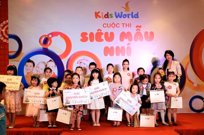 Không chỉ được thỏa thích vui chơi, các bé còn nhận được nhiều phần thưởng hấp dẫn và ý nghĩa.