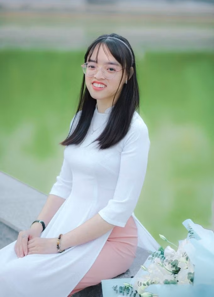 Phạm Nguyễn Minh Ngọc, thủ khoa đầu ra trong đợt tốt nghiệp sớm của trường Đại học Kinh tế quốc dân. Ảnh: NVCC