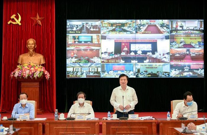 Thứ trưởng Nguyễn Hữu Độ, Trưởng Ban Chỉ đạo quốc gia Kỳ thi tốt nghiệp trung học phổ thông năm 2021 tại điểm cầu Bộ Giáo dục và Đào tạo (ảnh: Bộ Giáo dục và Đào tạo) Thứ trưởng Nguyễn Hữu Độ, Trưởng Ban Chỉ đạo quốc gia Kỳ thi tốt nghiệp trung học phổ thông năm 2021 tại điểm cầu Bộ Giáo dục và Đào tạo (ảnh: Bộ Giáo dục và Đào tạo)