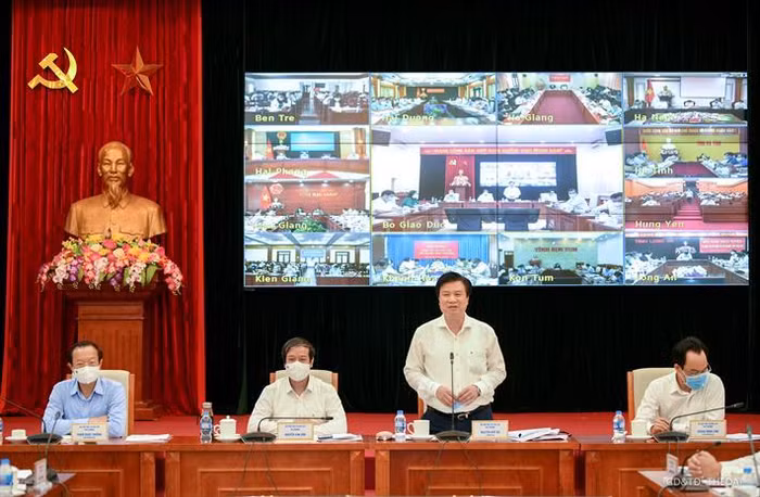 Thứ trưởng Nguyễn Hữu Độ, Trưởng Ban Chỉ đạo quốc gia Kỳ thi tốt nghiệp trung học phổ thông năm 2021 tại điểm cầu Bộ Giáo dục và Đào tạo (ảnh: Bộ Giáo dục và Đào tạo)