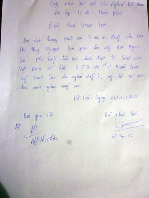Biên bản bàn giao tiền của trường Mầm non Vimeco với Báo điện tử Giáo dục Việt Nam. (Ảnh Thu Hòe)