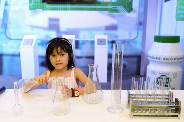 Tập làm nhà khoa học tại “Viện nghiên cứu lợi khuẩn Châu Âu”