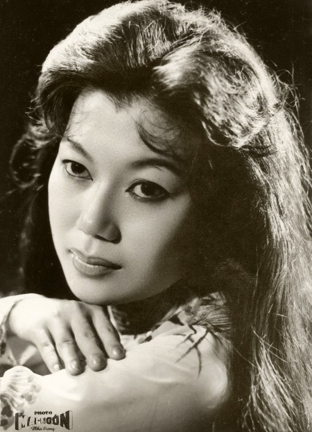 Nhan sắc làm Bùi Giáng "xiêu lòng" Nhan sắc làm Bùi Giáng "xiêu lòng"