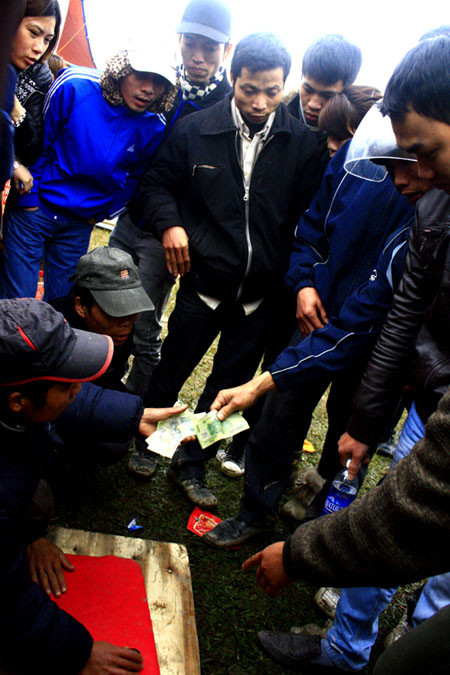 Mỗi ván chơi có thể từ vài trăm đến vài triệu đồng.