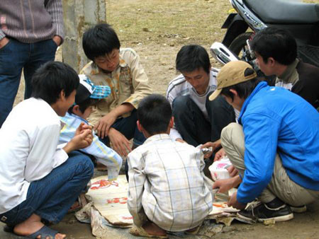 Ai cũng muốn tìm vận may.