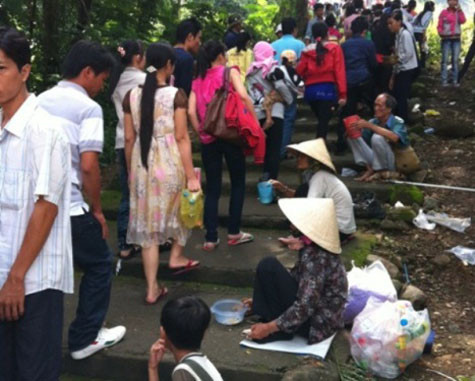 Ăn mày cũng là một vấn đề nhức nhối ở các đền, chùa.