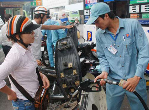 Đa số độc giả đều bày tỏ sự không đồng tình với đề xuất tăng giá xăng sẽ giảm ùn tắc giao thông mà độc giả Đỗ Xuân đưa ra (Ảnh minh họa/ Internet). Đa số độc giả đều bày tỏ sự không đồng tình với đề xuất tăng giá xăng sẽ giảm ùn tắc giao thông mà độc giả Đỗ Xuân đưa ra (Ảnh minh họa/ Internet).