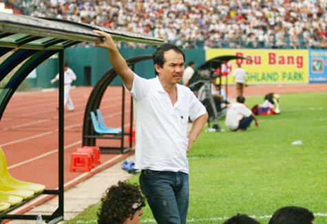 Ông có mặt trong hầu hết các trận đấu của đội nhà. Ông có mặt trong hầu hết các trận đấu của đội nhà.