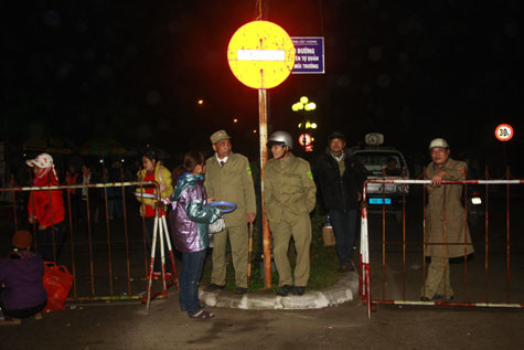 Ngoài lực lượng công an, các lực lượng dân phòng cũng được huy động tối đa.