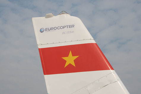 Cờ tổ quốc ở đuôi máy bay.