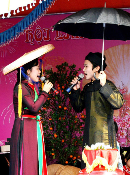 Cùng cất lên những câu hát giao duyên.