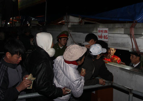 Ai cũng muốn mình sẽ được phát lương trước. Ai cũng muốn mình sẽ được phát lương trước.