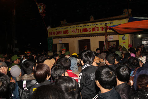 Kể từ đó người dân nơi đây cứ vào dịp đầu năm đều làm lễ phát lương để tưởng nhớ công lao của vị anh hùng năm xưa và giáo dục cho con cái sau này biết tiết kiệm, xây dựng những kho lương để đề phòng khi bất trắc và cũng là lấy cái may mắn đầu xuân. Kể từ đó người dân nơi đây cứ vào dịp đầu năm đều làm lễ phát lương để tưởng nhớ công lao của vị anh hùng năm xưa và giáo dục cho con cái sau này biết tiết kiệm, xây dựng những kho lương để đề phòng khi bất trắc và cũng là lấy cái may mắn đầu xuân.