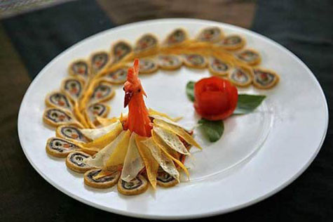 Chả phượng một món ăn thường xuất hiện trong các yến tiệc của vua chúa cùng với nem công.