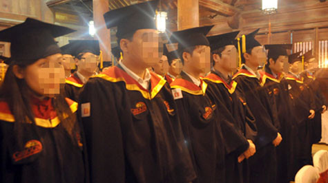 Lễ trao bằng tốt nghiệp cho các khóa học của chương trình đào tạo thạc sĩ quản trị kinh doanh quốc tế liên kết giữa ETC và Đại học Griggs tại Văn Miếu - Quốc Tử Giám ngày 12 và 13-3-2012 - Nguồn: http://www.etc.edu.vn/ Lễ trao bằng tốt nghiệp cho các khóa học của chương trình đào tạo thạc sĩ quản trị kinh doanh quốc tế liên kết giữa ETC và Đại học Griggs tại Văn Miếu - Quốc Tử Giám ngày 12 và 13-3-2012 - Nguồn: http://www.etc.edu.vn/