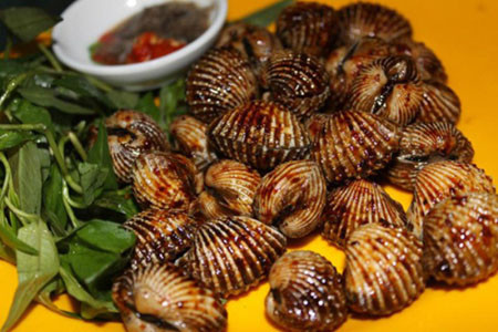 Sò huyết Thủy Triều (Khánh Hòa) tiến vua. Sò huyết Thủy Triều (Khánh Hòa) tiến vua.