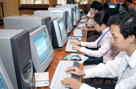 Độc giả cho rằng mở "đường Internet" sẽ giúp giảm ùn tắc giao thông (Ảnh minh họa/ Internet).