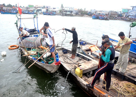 Khoảng 6h30 sáng 21/1/2011, tại bến phà xã Tam Hải (qua xã Tam Quang), huyện Núi Thành, Quảng Nam đã xảy ra một vụ chìm phà làm 1 người chết và hàng chục người mất hoảng loạn. Khoảng 6h30 sáng 21/1/2011, tại bến phà xã Tam Hải (qua xã Tam Quang), huyện Núi Thành, Quảng Nam đã xảy ra một vụ chìm phà làm 1 người chết và hàng chục người mất hoảng loạn.