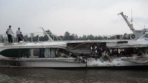 Chiều 25-11-2009, trên sông Sài Gòn đã xảy ra một vụ tai nạn giao thông đường thủy làm hai tàu cánh ngầm hư hỏng, khiến tám hành khách bị thương. Chiều 25-11-2009, trên sông Sài Gòn đã xảy ra một vụ tai nạn giao thông đường thủy làm hai tàu cánh ngầm hư hỏng, khiến tám hành khách bị thương.