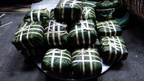 Hàng ngàn năm qua, từ khởi nguồn với sự tích Lang Liêu, thời vua Hùng, bánh chưng đã trở thành một đặc sản quí để dâng vua vào mỗi dịp Tết về.