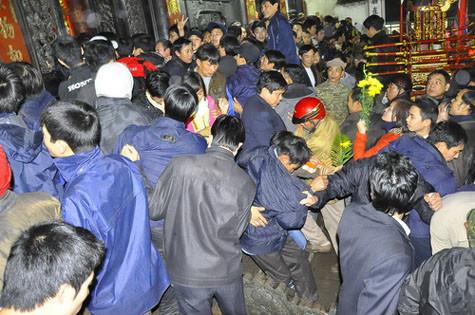 Không có ấn thì nhiều người chuyển sang đua nhau cướp lộc Không có ấn thì nhiều người chuyển sang đua nhau cướp lộc