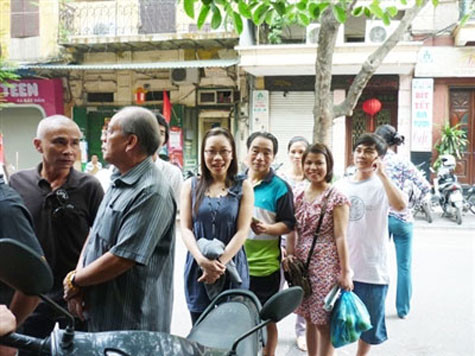 Cảnh xếp hàng ăn phở ở Hà Nội (Ảnh: Internet). Cảnh xếp hàng ăn phở ở Hà Nội (Ảnh: Internet).